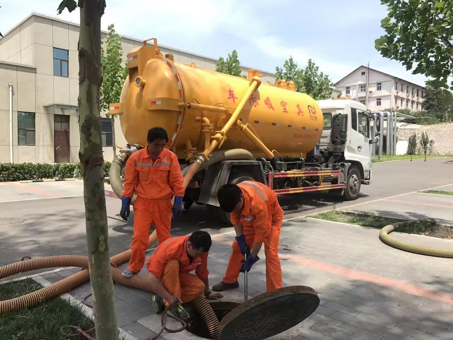 兴化化粪池清理与5-8吨吸粪车施工效率分析